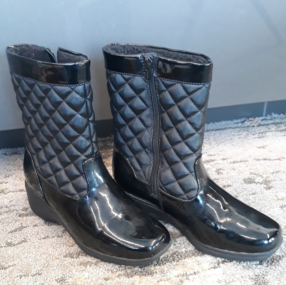 White Mountain Quilted Satin Winter Boots / Women's Size 7M Glossy Black Boots